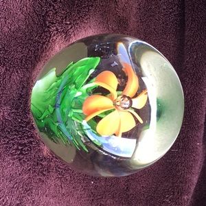 Paperweight glass orange green flower